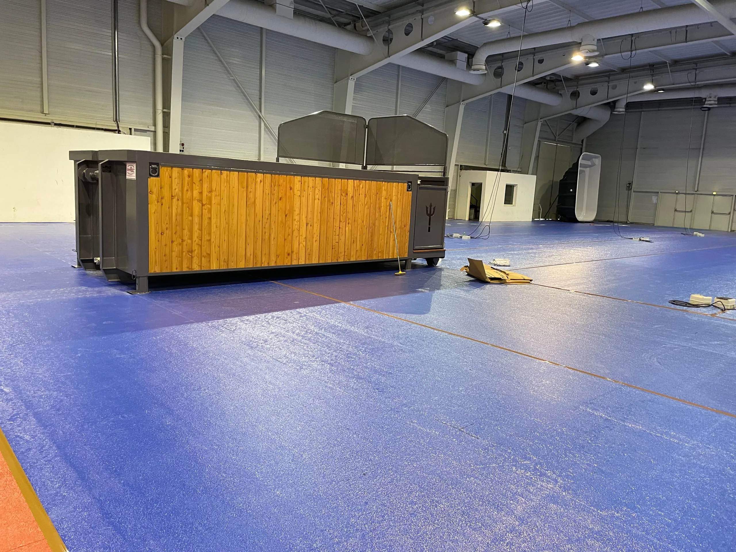 Piscine en benne Trident Piscine Mobile installée dans une halle sportive pour une collectivité territoriale